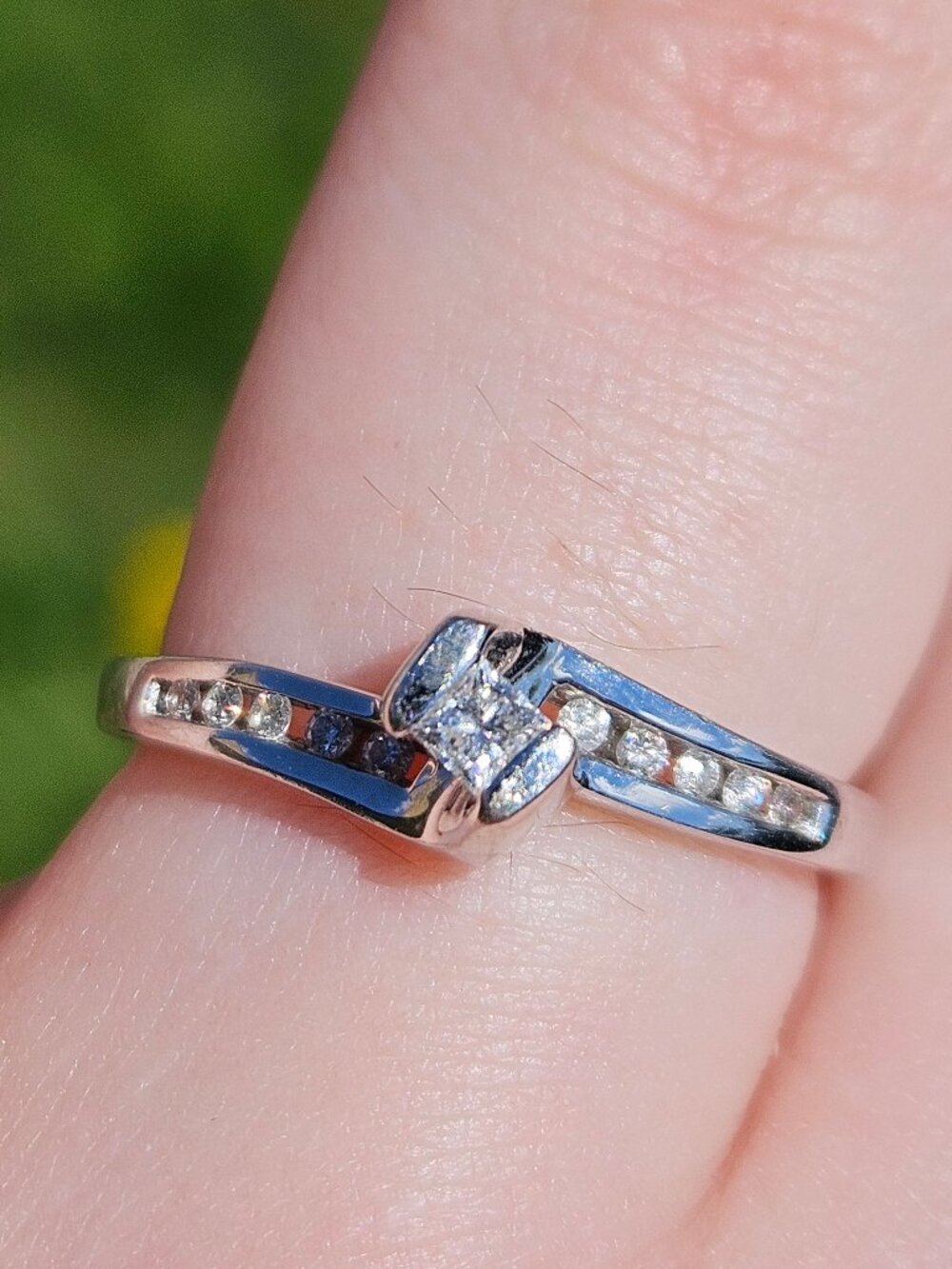 10K White Gold Diamond Princess Round Tension Set Bypass Ring Band Size 7.25